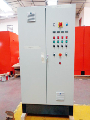 Cuadro eléctrico acabado con herramientas para electricistas y cuadristas del fabricante Grangier, Sierras de CUERNO, PORTA PIEZAS Y BOMBAS PORTÁTILES